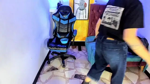 Snapshot of alison_moon7 chatting on November 2025 11:40:02 AM alison moon7 online show from November 2025 11:40:02 AM