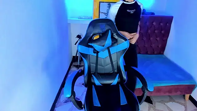 Snapshot of alison_moon7 chatting on November 2025 12:20:01 PM alison moon7 online show from November 2025 12:20:01 PM