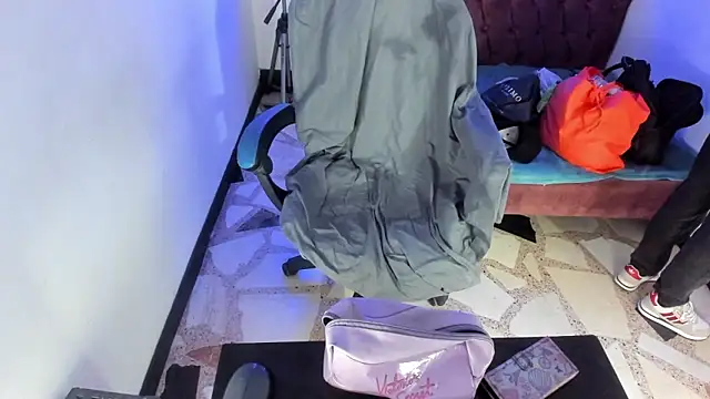 Snapshot of alison_moon7 chatting on November 2025 02:17:02 PM alison moon7 online show from November 2025 02:17:02 PM