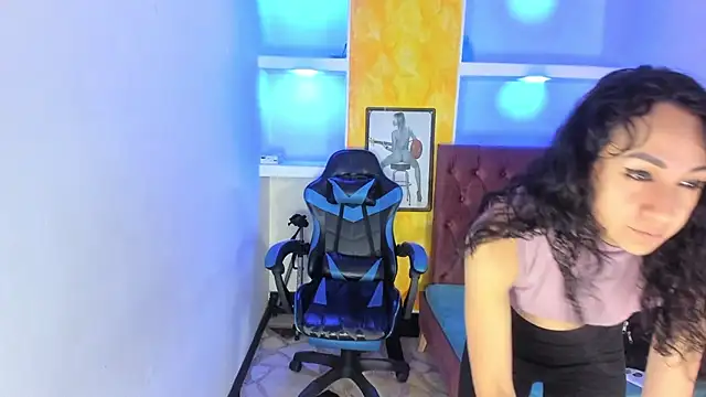 Snapshot of alison_moon7 chatting on November 2025 12:37:01 PM alison moon7 online show from November 2025 12:37:01 PM