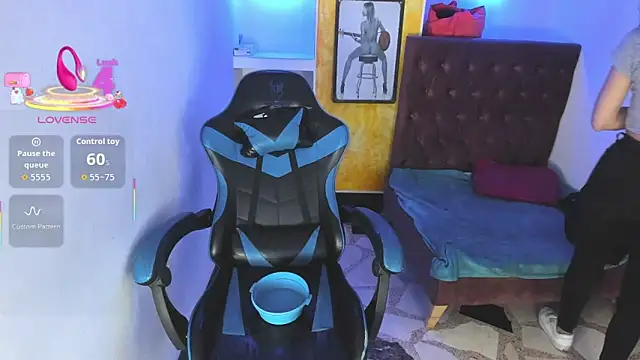 Snapshot of alison_moon7 chatting on November 2025 12:27:02 PM alison moon7 online show from November 2025 12:27:02 PM