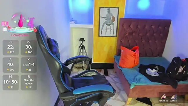 Snapshot of alison_moon7 chatting on November 2025 06:41:02 PM alison moon7 online show from November 2025 06:41:02 PM