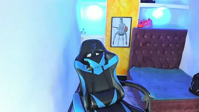 Snapshot of alison_moon7 chatting on November 2025 12:17:01 PM alison moon7 online show from November 2025 12:17:01 PM