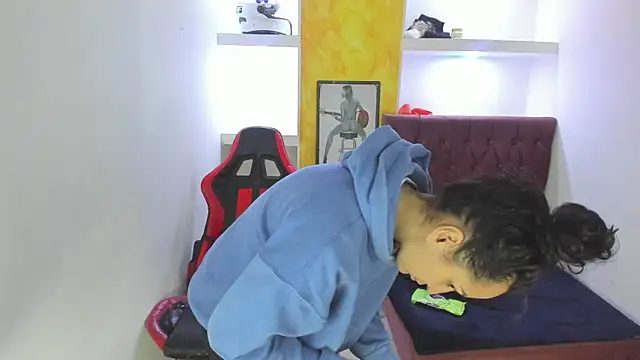 alison moon7 online show from December 2025 01:40:02 PM