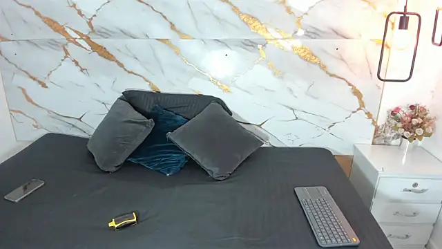 Snapshot of alise_rouse chatting on October 2025 04:08:02 AM alise rouse online show from October 2025 04:08:02 AM