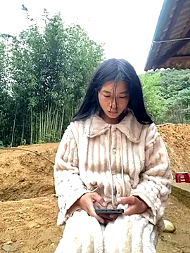 EmLy02 online show from November 2025 12:43:02 AM