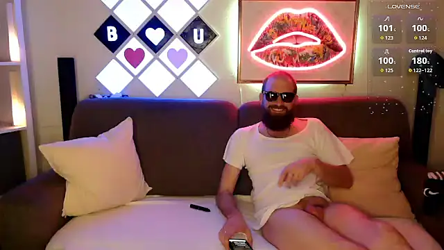 Snapshot of XBellaXundXUweX chatting on March 2026 07:16:02 PM XBellaXundXUweX online show from March 2026 07:16:02 PM