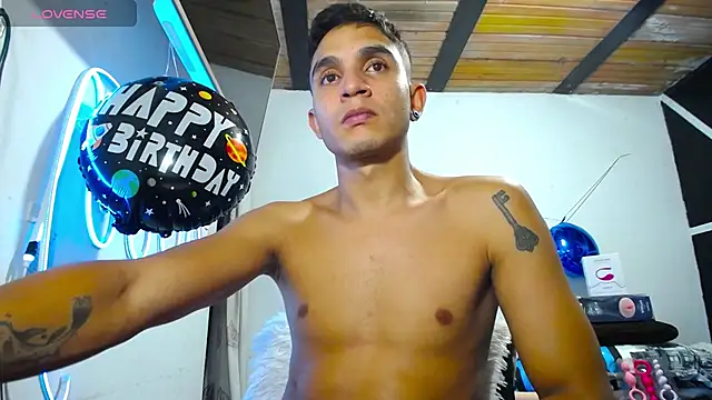 Angel latinboy online show from March 2025 01:43:01 AM