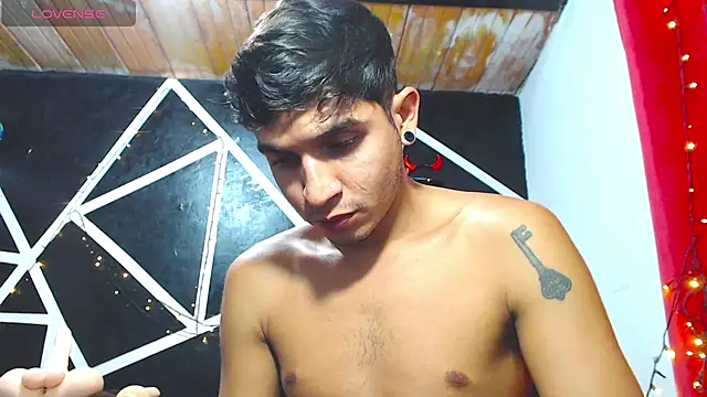 Angel latinboy online show from October 2025 09:21:01 PM