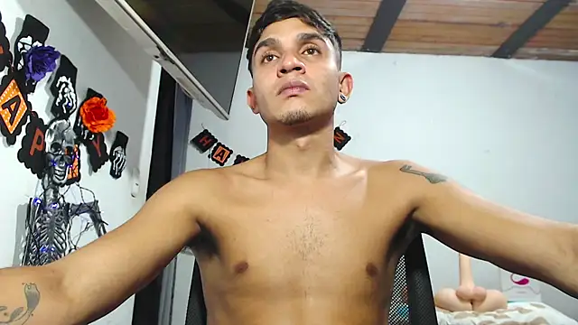 Angel latinboy online show from October 2025 11:18:02 PM