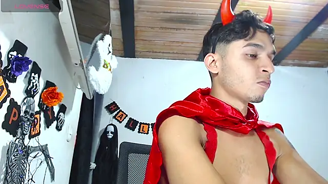 Angel latinboy online show from October 2025 10:11:02 PM