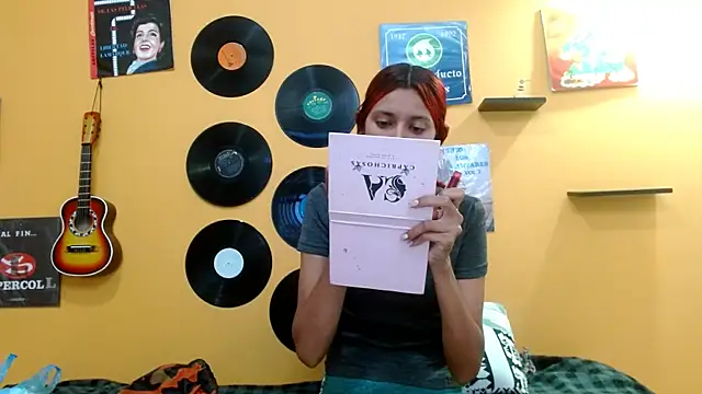 skinnyverus18 online show from October 2025 07:00:01 PM