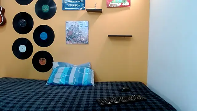 skinnyverus18 online show from March 2026 01:06:02 PM