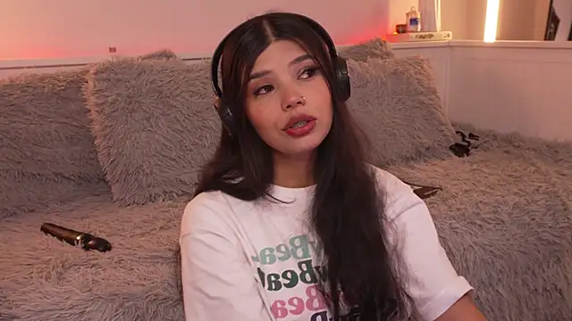 sophieee art online show from January 2026 04:39:02 AM