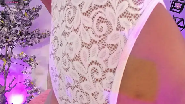 Keirahartz online show from December 2025 11:52:01 AM