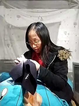 cute love00 online show from January 2026 01:03:01 PM