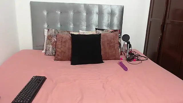 DaiishaWolf online show from September 2025 07:37:01 PM