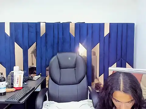 Aisha hotts777 online show from November 2025 04:23:02 AM