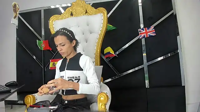 Aisha hotts777 online show from June 2026 07:59:01 PM