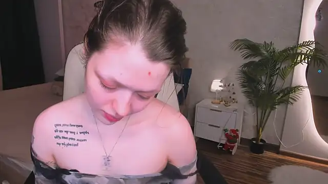 Lunar Lily online show from January 2026 06:06:01 AM