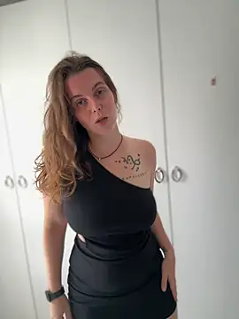 TenderLaGlamor online show from September 2025 11:23:02 AM