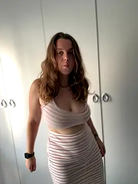 TenderLaGlamor online show from October 2025 03:22:02 PM