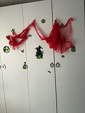 TenderLaGlamor online show from October 2025 11:55:02 AM