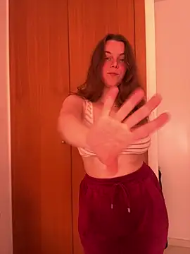 TenderLaGlamor online show from February 2026 12:32:02 PM