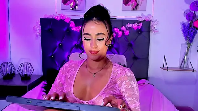 Snapshot of SagiraBelle chatting on April 2026 09:39:33 PM SagiraBelle online show from April 2026 09:39:33 PM