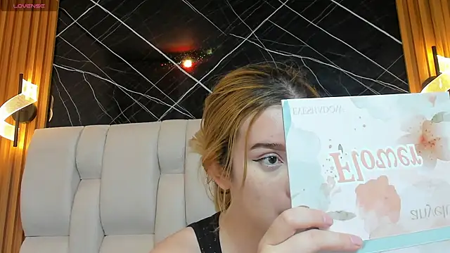 Snapshot of kristal_joi_dl chatting on November 2025 01:11:02 PM kristal joi dl online show from November 2025 01:11:02 PM