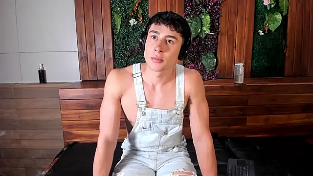 AustinJones  online show from February 2026 07:10:01 PM