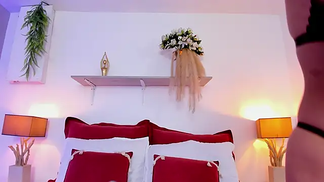 LuciaBenett  online show from November 2025 07:13:01 PM