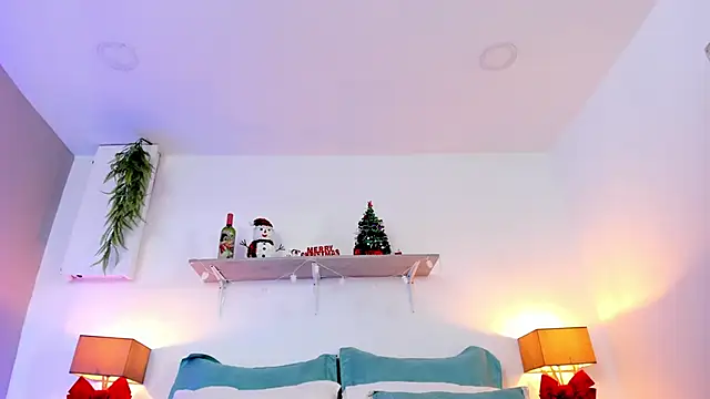 LuciaBenett  online show from January 2026 07:04:02 PM