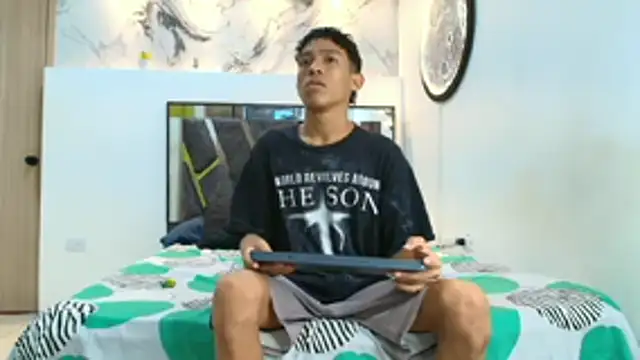 Snapshot of BEAUTY_BOYS1 chatting on October 2025 07:05:02 AM BEAUTY BOYS1 online show from October 2025 07:05:02 AM