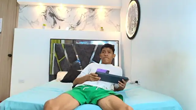 Snapshot of BEAUTY_BOYS1 chatting on October 2025 07:14:01 AM BEAUTY BOYS1 online show from October 2025 07:14:01 AM