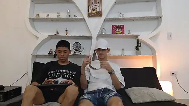 Snapshot of BEAUTY_BOYS1 chatting on November 2025 07:10:01 AM BEAUTY BOYS1 online show from November 2025 07:10:01 AM