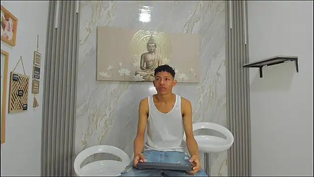 Snapshot of BEAUTY_BOYS1 chatting on January 2026 07:13:01 AM BEAUTY BOYS1 online show from January 2026 07:13:01 AM