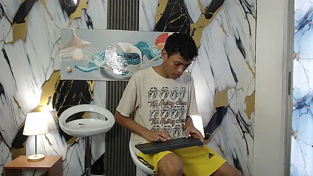 Snapshot of BEAUTY_BOYS1 chatting on February 2026 07:32:02 PM BEAUTY BOYS1 online show from February 2026 07:32:02 PM