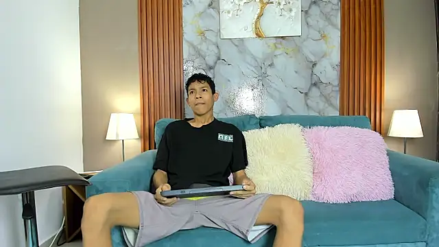 Snapshot of BEAUTY_BOYS1 chatting on February 2026 07:29:02 AM BEAUTY BOYS1 online show from February 2026 07:29:02 AM