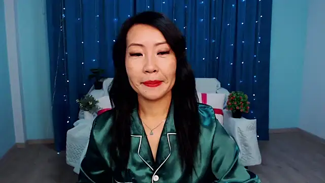 Snapshot of LiaPak chatting on October 2025 01:02:02 AM LiaPak online show from October 2025 01:02:02 AM