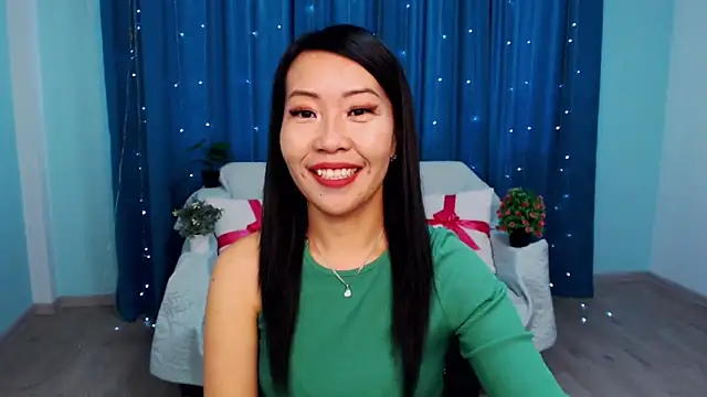 Snapshot of LiaPak chatting on October 2025 01:13:02 AM LiaPak online show from October 2025 01:13:02 AM