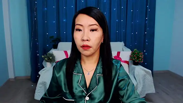 Snapshot of LiaPak chatting on October 2025 12:56:02 AM LiaPak online show from October 2025 12:56:02 AM