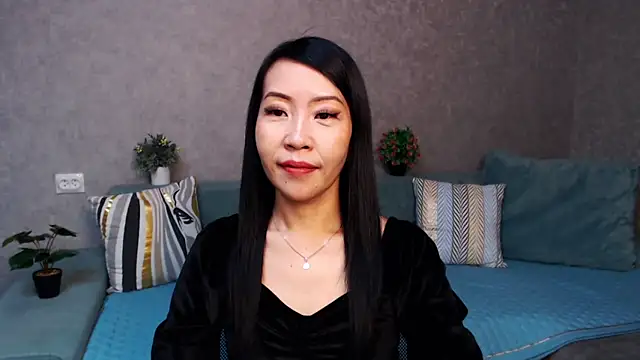 Snapshot of LiaPak chatting on November 2025 01:05:02 AM LiaPak online show from November 2025 01:05:02 AM