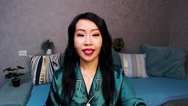 Snapshot of LiaPak chatting on November 2025 02:54:02 AM LiaPak online show from November 2025 02:54:02 AM