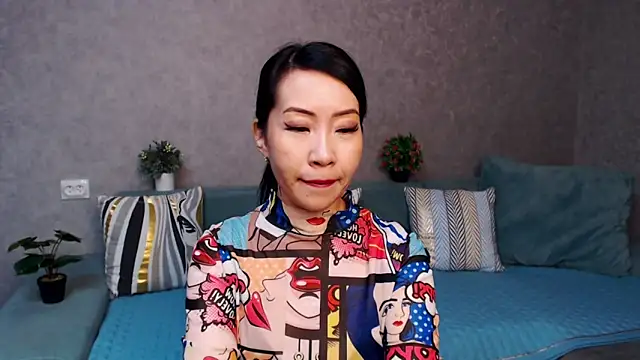 Snapshot of LiaPak chatting on November 2025 01:05:02 AM LiaPak online show from November 2025 01:05:02 AM