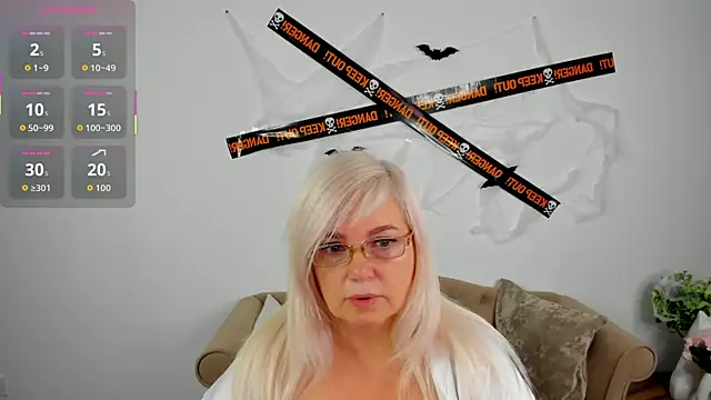 Hella Fabel online show from October 2025 01:08:02 AM