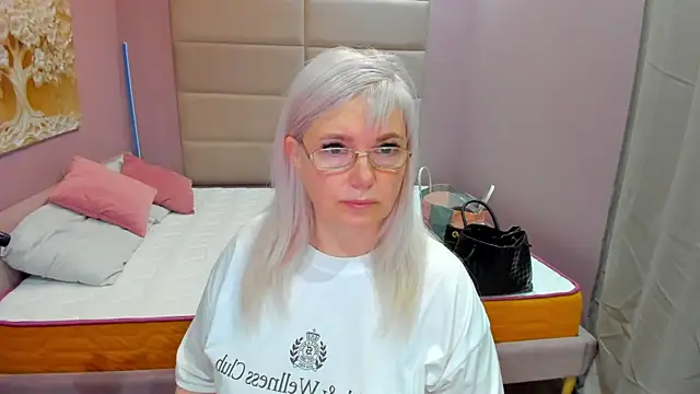 Snapshot of Hella_Fabel chatting on June 2026 01:16:01 AM Hella Fabel online show from June 2026 01:16:01 AM