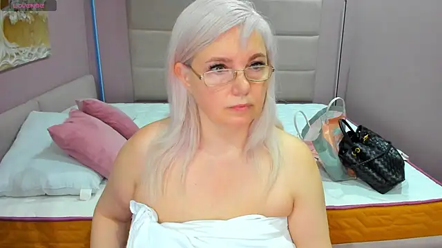 Snapshot of Hella_Fabel chatting on June 2026 01:10:02 AM Hella Fabel online show from June 2026 01:10:02 AM