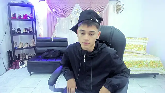 Aron Boyy online show from September 2025 07:25:02 PM