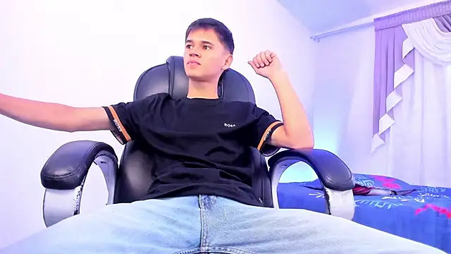 Aron Boyy online show from October 2025 08:07:02 PM